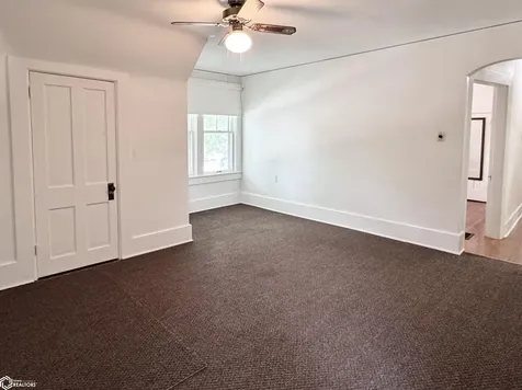 105 W Adams Avenue Fairfield IA 52556
