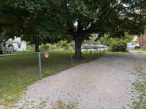 105 W Adams Avenue Fairfield IA 52556