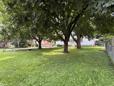 105 W Adams Avenue Fairfield IA 52556