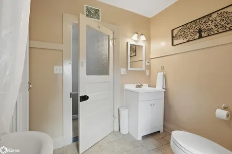 525 S Marion Avenue Washington IA 52353