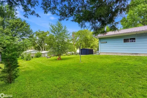 525 S Marion Avenue Washington IA 52353