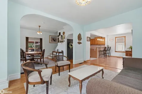525 S Marion Avenue Washington IA 52353