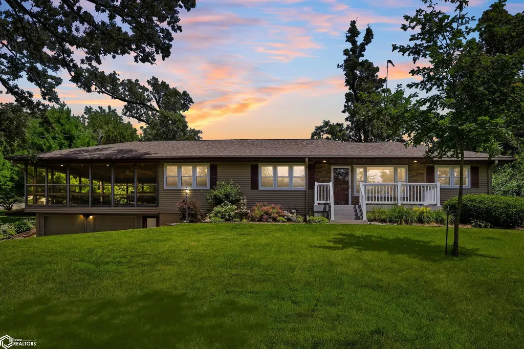 1966 Wallace Avenue Marshalltown IA 50158