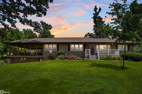 1966 Wallace Avenue Marshalltown IA 50158