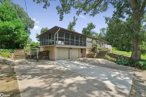1966 Wallace Avenue Marshalltown IA 50158
