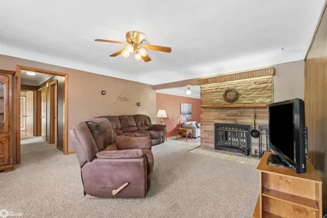1966 Wallace Avenue Marshalltown IA 50158