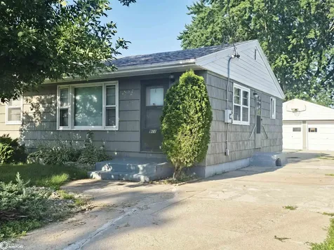 911 N Polk Avenue Mason City IA 50401