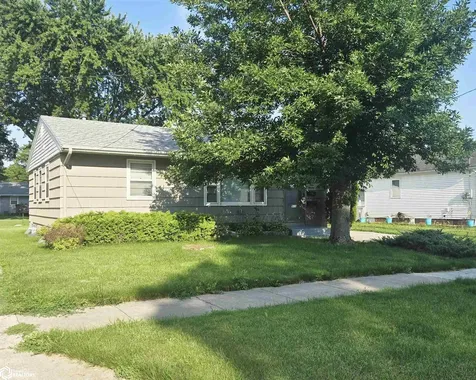 911 N Polk Avenue Mason City IA 50401