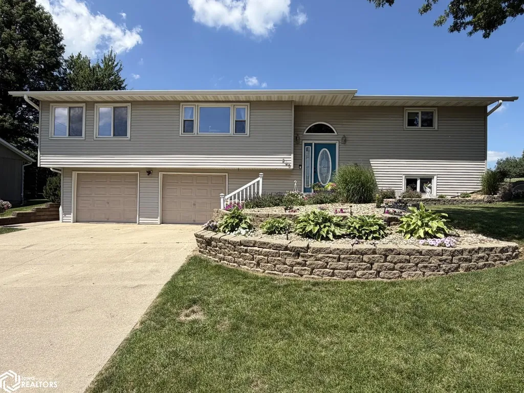 205 E Vine Street Toledo IA 52342