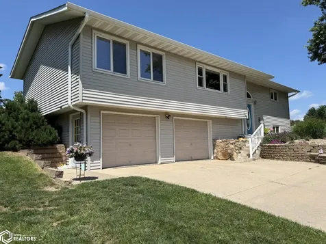 205 E Vine Street Toledo IA 52342