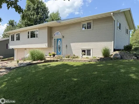 205 E Vine Street Toledo IA 52342