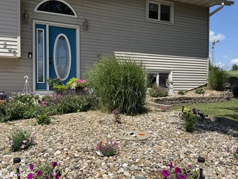 205 E Vine Street Toledo IA 52342