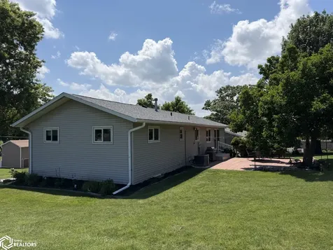 205 E Vine Street Toledo IA 52342