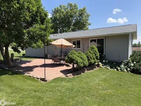 205 E Vine Street Toledo IA 52342