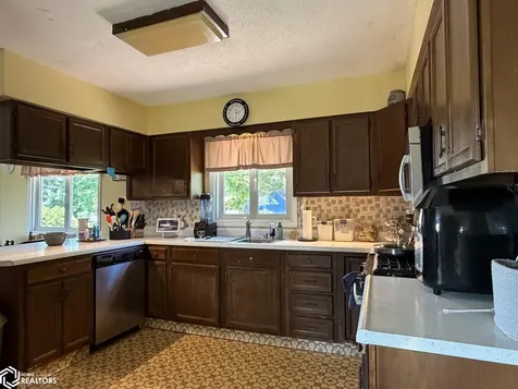 205 E Vine Street Toledo IA 52342