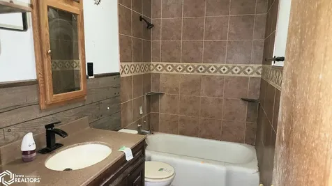 1109 12th Street NW Mason City IA 50401