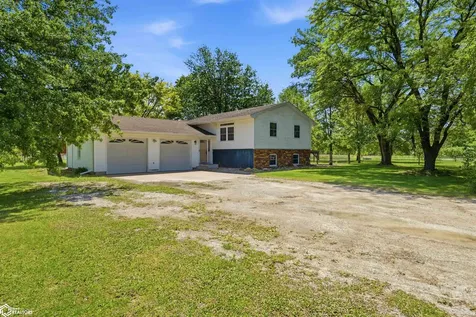 2942 Country Acres Drive Danville IA 52623