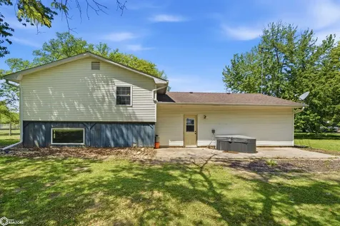 2942 Country Acres Drive Danville IA 52623