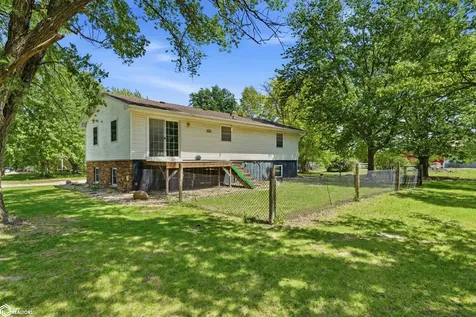 2942 Country Acres Drive Danville IA 52623