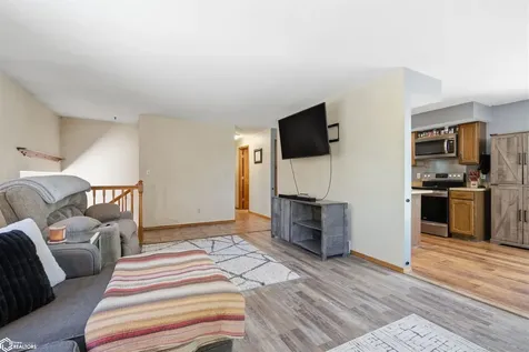 2942 Country Acres Drive Danville IA 52623
