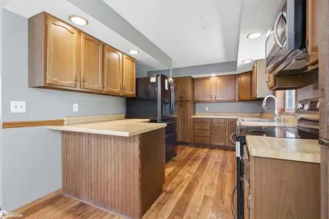 2942 Country Acres Drive Danville IA 52623