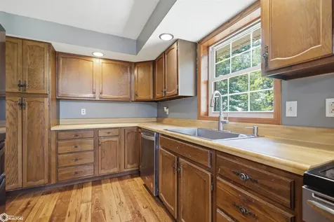 2942 Country Acres Drive Danville IA 52623