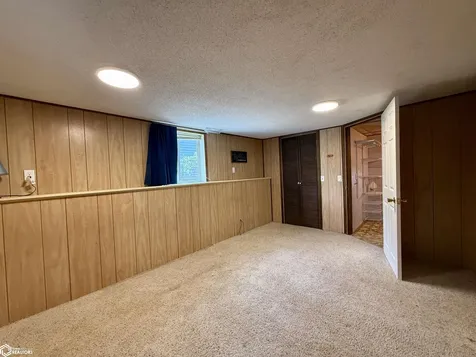 911 S 7th Avenue Marshalltown IA 50158