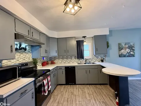 911 S 7th Avenue Marshalltown IA 50158