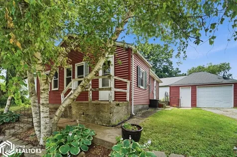 1518 11th Street Eldora IA 50627