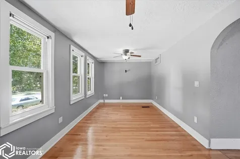 1518 11th Street Eldora IA 50627