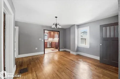 1518 11th Street Eldora IA 50627