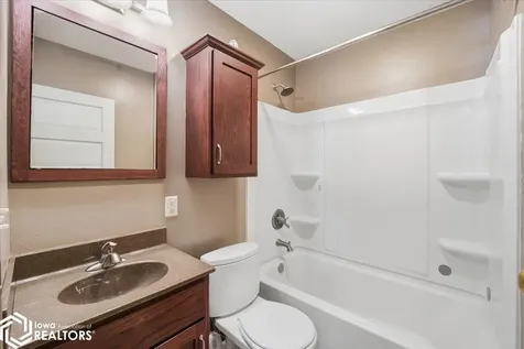 1518 11th Street Eldora IA 50627