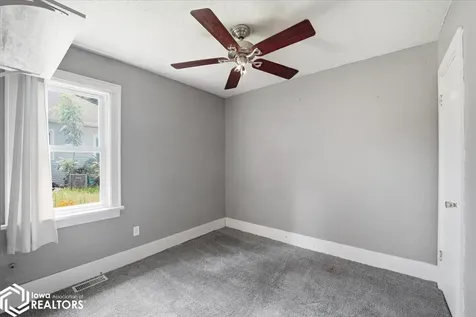 1518 11th Street Eldora IA 50627