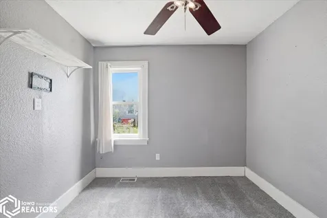 1518 11th Street Eldora IA 50627