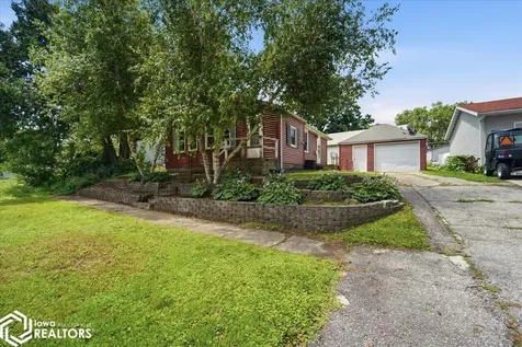 1518 11th Street Eldora IA 50627