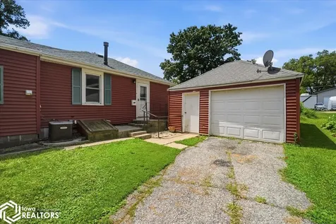 1518 11th Street Eldora IA 50627