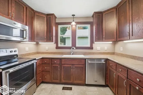 1518 11th Street Eldora IA 50627