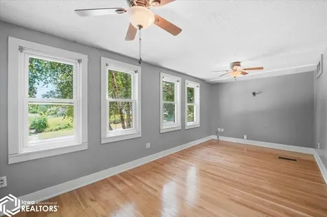 1518 11th Street Eldora IA 50627