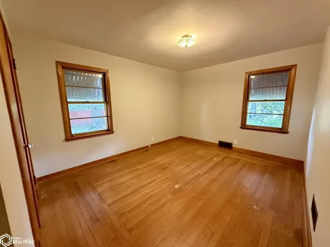 115 S 6th Street Wapello IA 52653