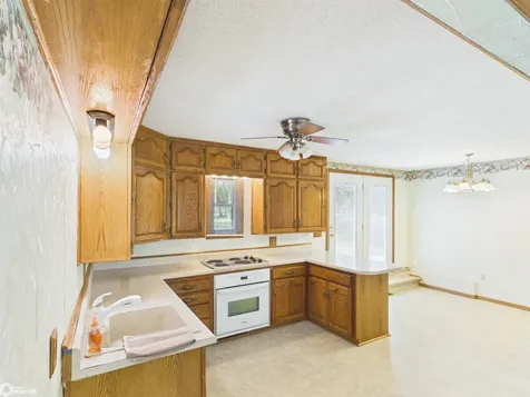 11995 Rutledge Road Ottumwa IA 52501