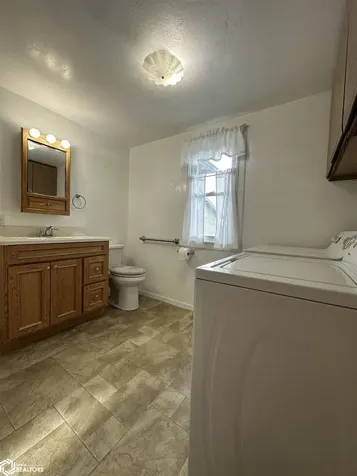 2555 New London Road New London IA 52645