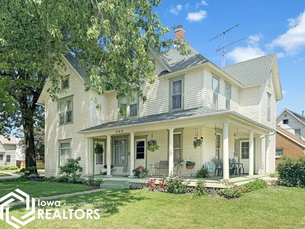 302 3rd Avenue SE Hampton IA 50441