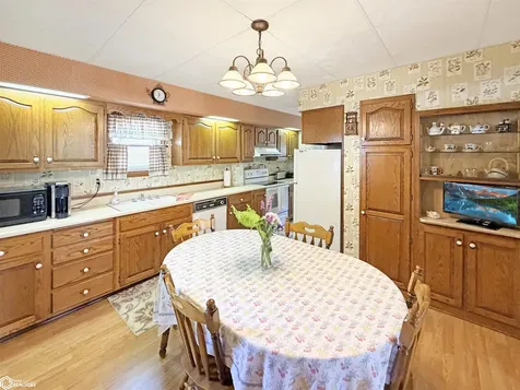 302 3rd Avenue SE Hampton IA 50441