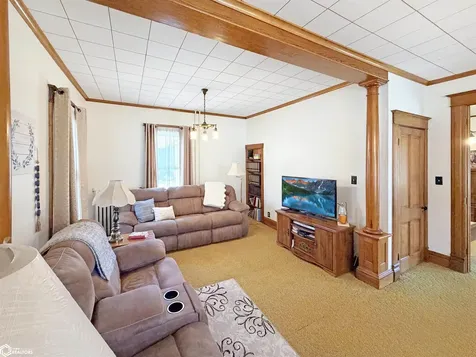 302 3rd Avenue SE Hampton IA 50441