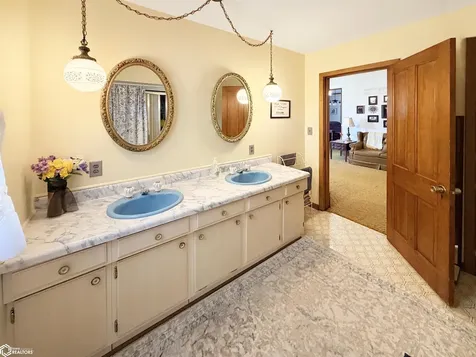 302 3rd Avenue SE Hampton IA 50441