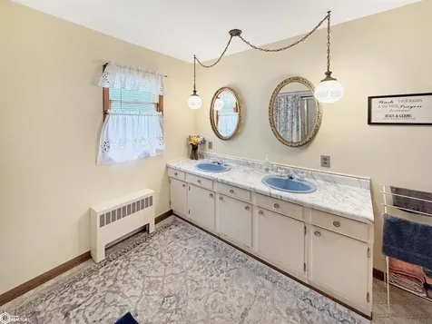 302 3rd Avenue SE Hampton IA 50441