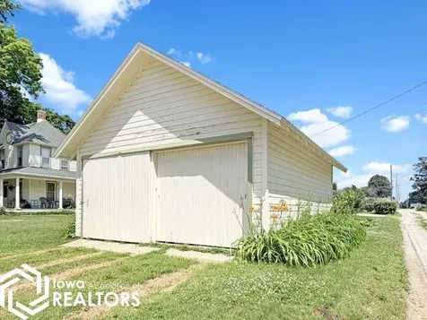 302 3rd Avenue SE Hampton IA 50441
