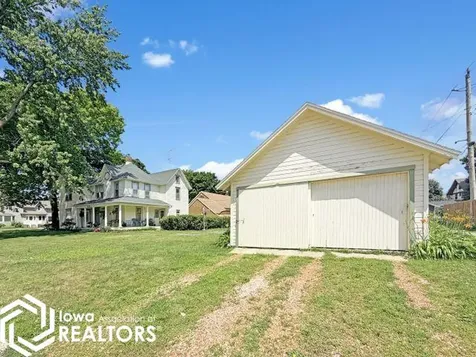 302 3rd Avenue SE Hampton IA 50441