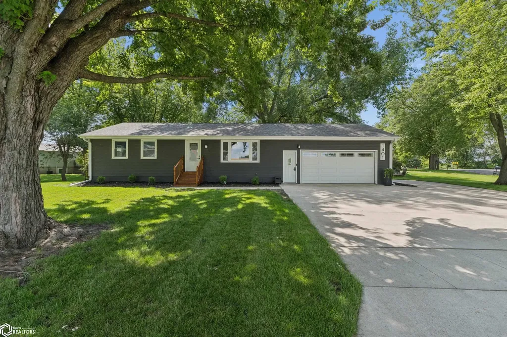 1401 Southland Drive Clear Lake IA 50428