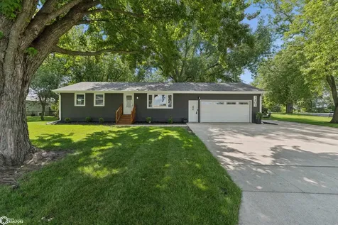 1401 Southland Drive Clear Lake IA 50428